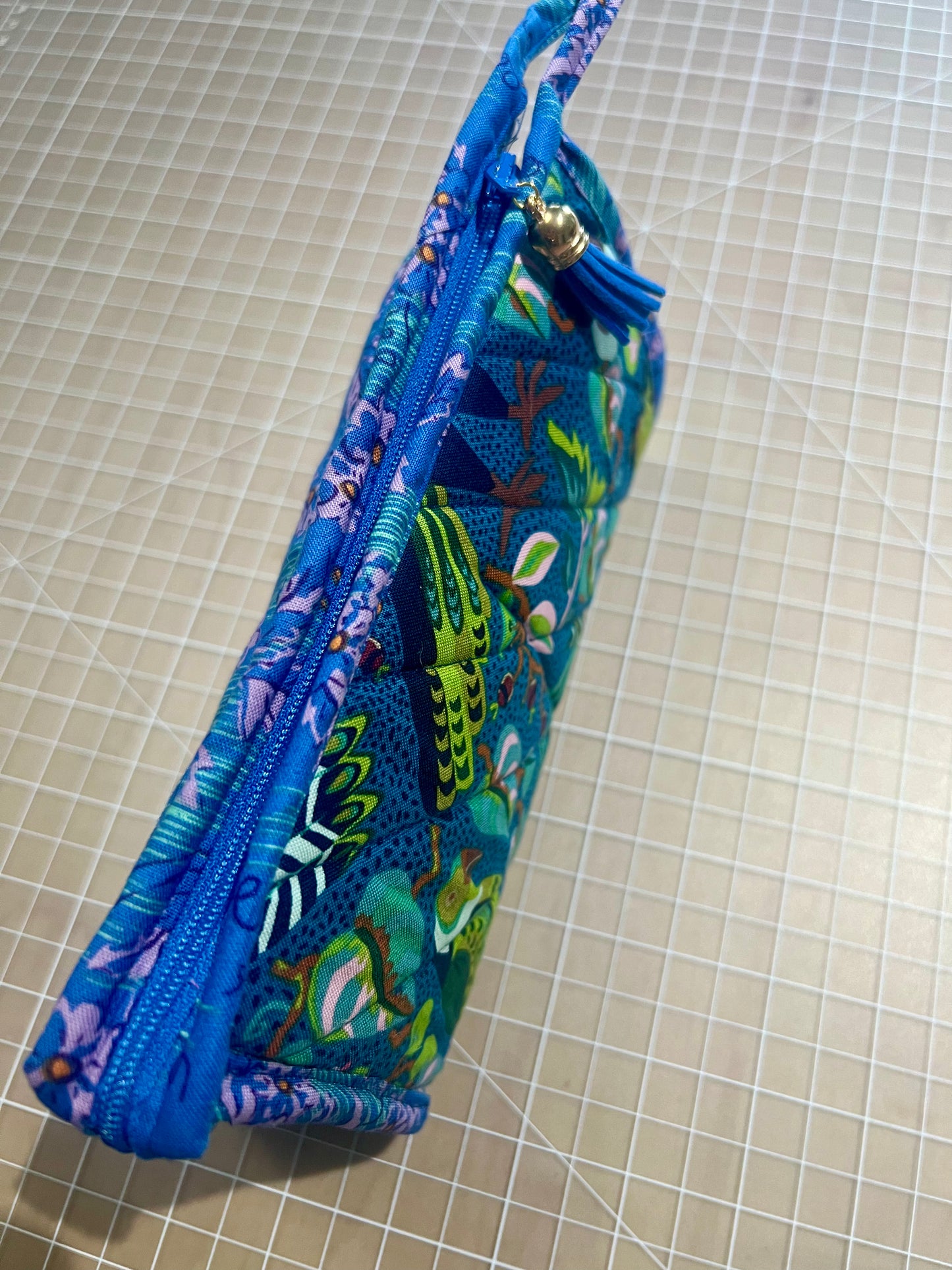 Handmade Quilted Small Zipper Bag; Interior Pockets; Approximately 7 x 3 x 5"