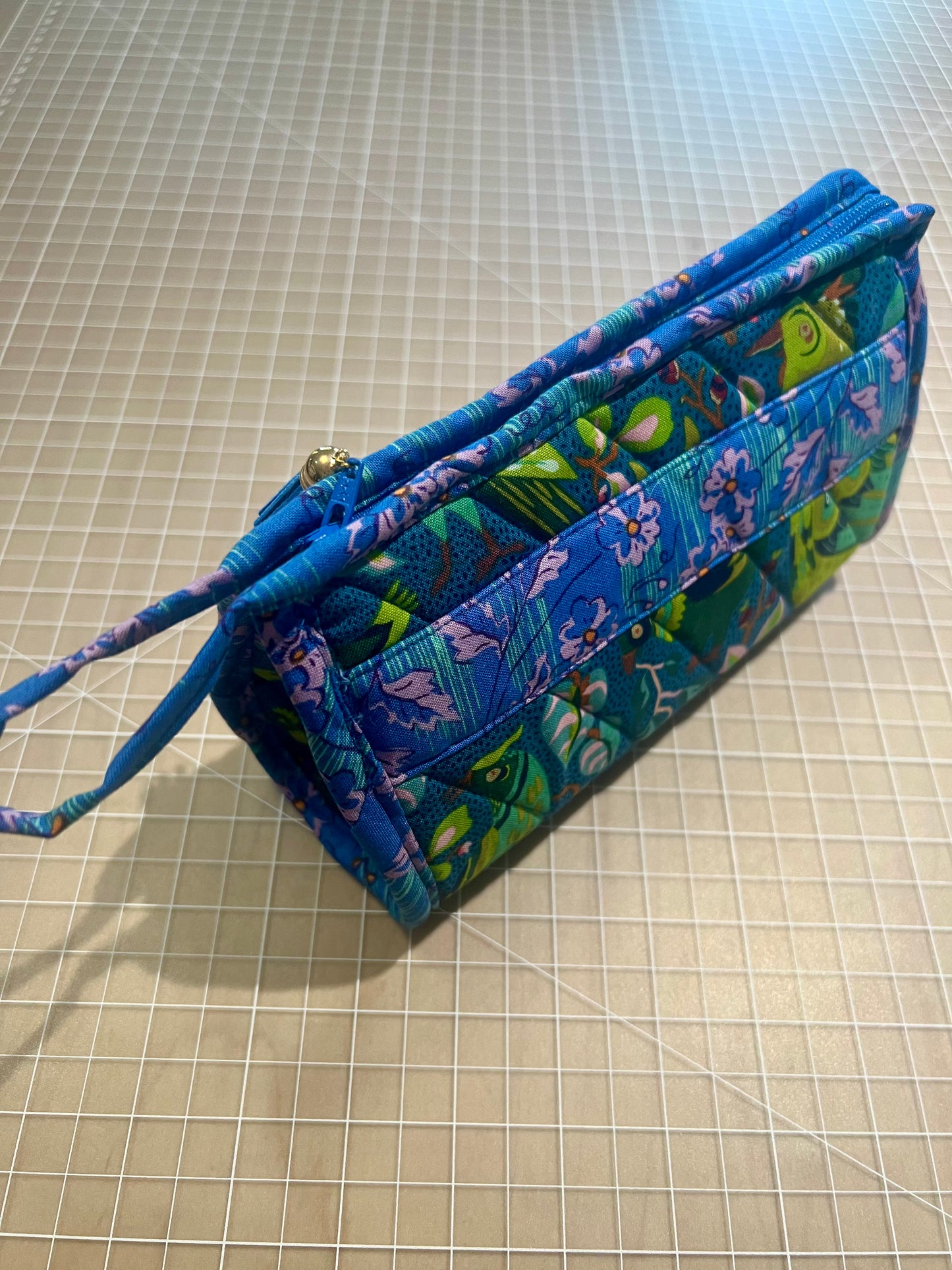Handmade Quilted Small Zipper Bag; Interior Pockets; Approximately 7 x 3 x 5"