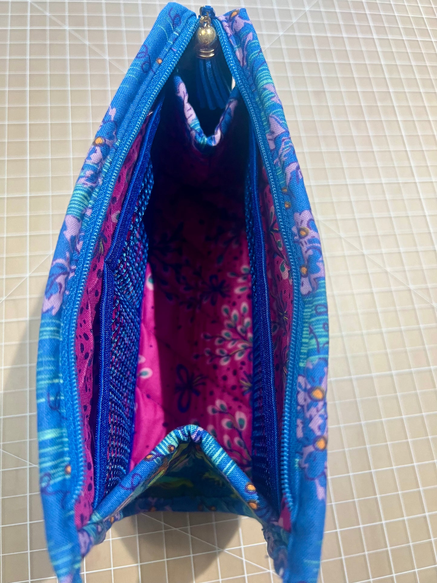 Handmade Quilted Small Zipper Bag; Interior Pockets; Approximately 7 x 3 x 5"